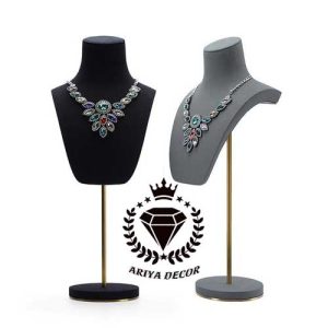 دکور طلافروشی با مانکن فلزی